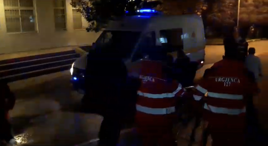 VIDEO/ Mbi 50 të asfiksuar e lënduar nga zkarri në qendrën tregtare në Lushnjë