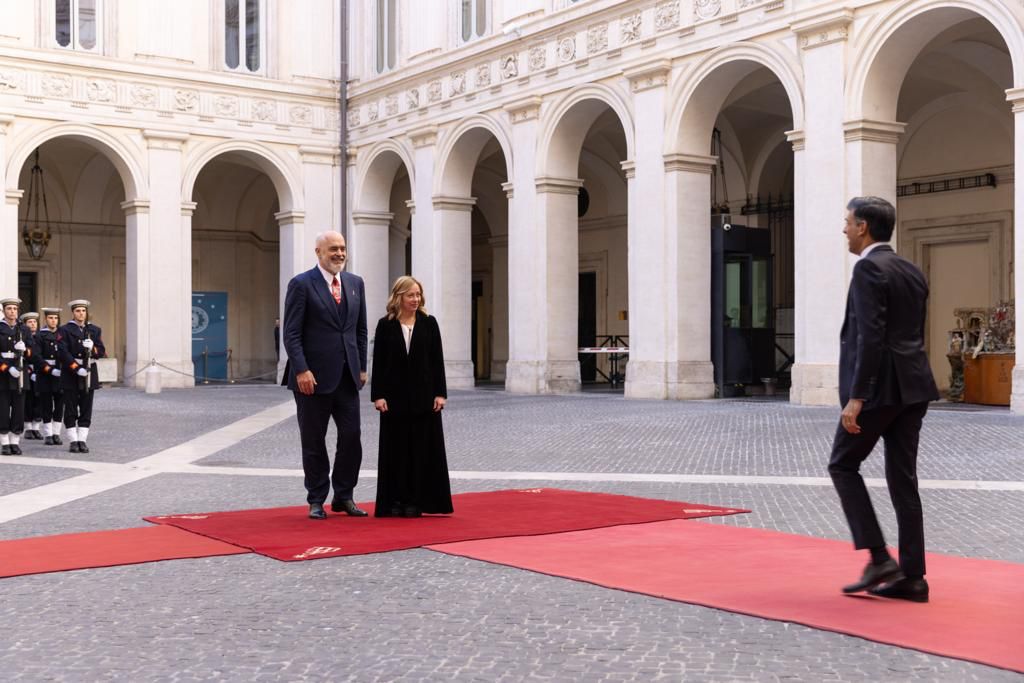 Rama takim pa transparencë me Sunak dhe Meloni. Media britanike supozon një marrëveshje me Sunak si ajo me Italine