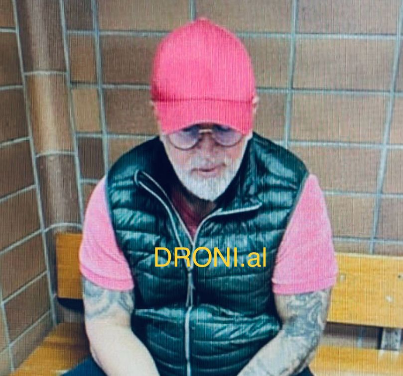 FOTOLAJM/ Si shfaqet Lulzim Berisha në momentin e arrestimit, me mjekër dhe pamje të menduar