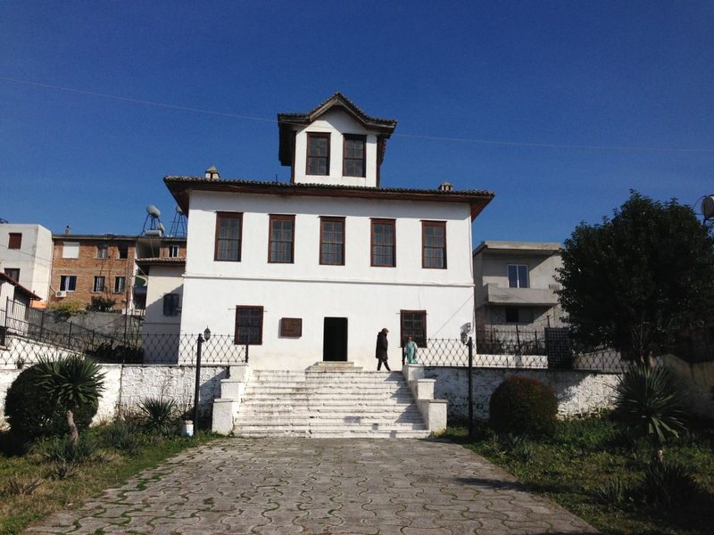 KOMENT/ Edhe sot na bën krenarë Kongresi i Lushnjës, 104 vjet