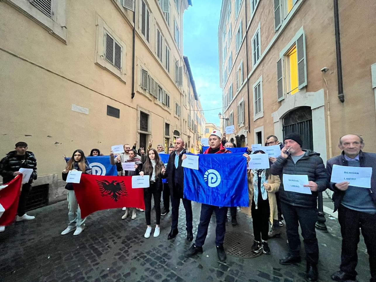 Protestë para Parlamentit italian kundër arrestimit të Berishës