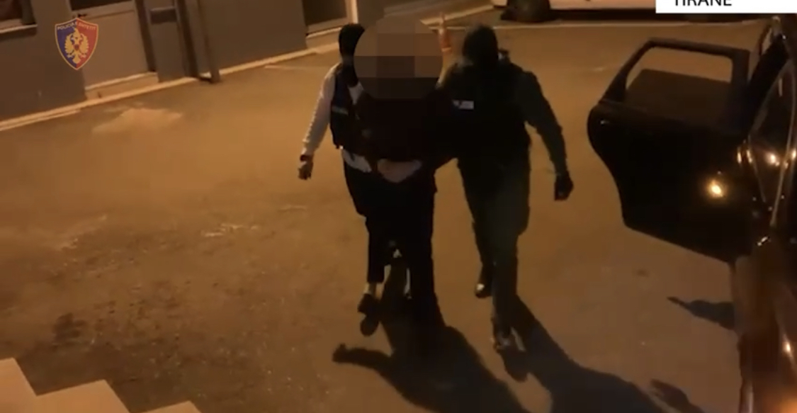 Kapet 33 vjeçari në Tiranë, fshihej pas dënimit për tregti kanabisi