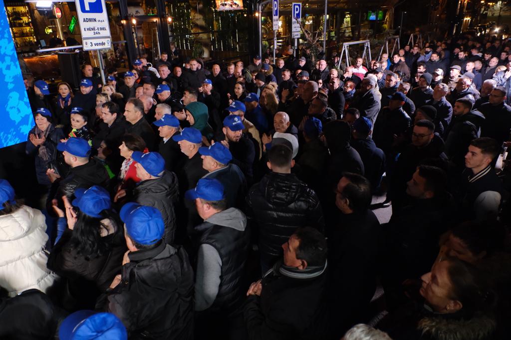 Berisha: Linda e parlamentit, një turp i gatshëm për të shkatërruar Shqipërinë për Edi Ramën, përjashtoi 19 deputetë