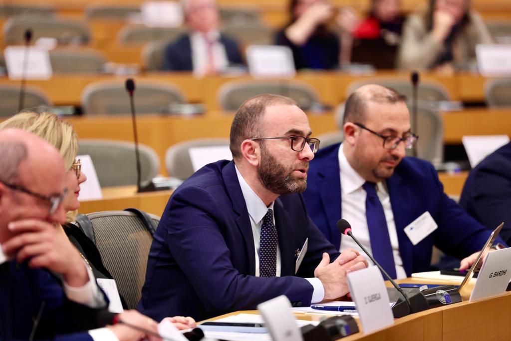 Parlamenti Evropian vë me shpatulla për muri qeverinë dhe mazhorancën parlamentare në Tiranë