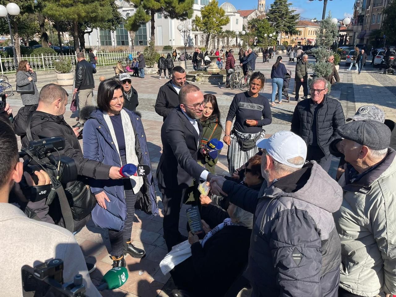 Bardhi, Noka dhe deputetët e PD nisin turin e takimeve nga Shkodra. Pse duhet të protestojmë