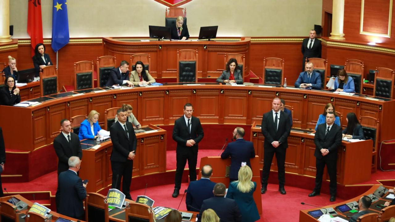 Parlamenti miraton marrëveshjen Rama-Meloni, një parti e opozitës bashkoi votat