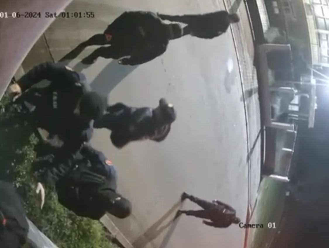 VIDEO/ Policët e Kurbinit në pamje duke shkulur kamerat afër shtëpisë së Gjeloshit. Akuza të tjera shefit të policisë