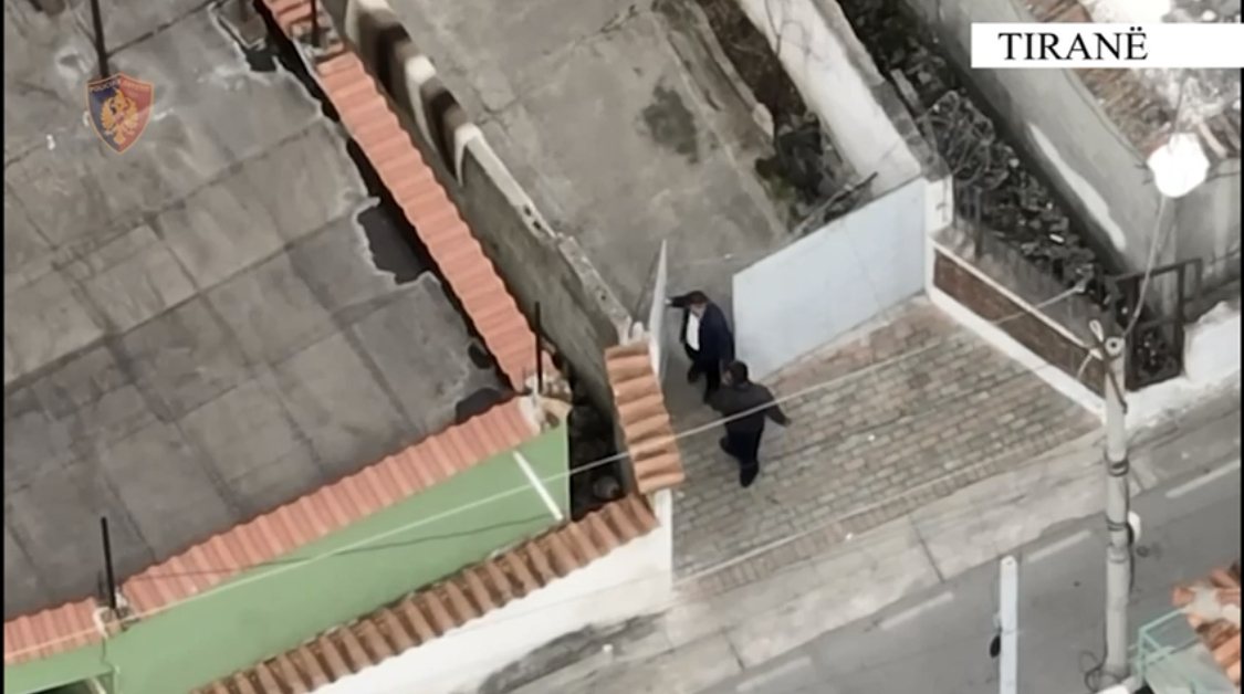 Dy vëllezërit hapën dyqan narkotikësh te dera e avllisë