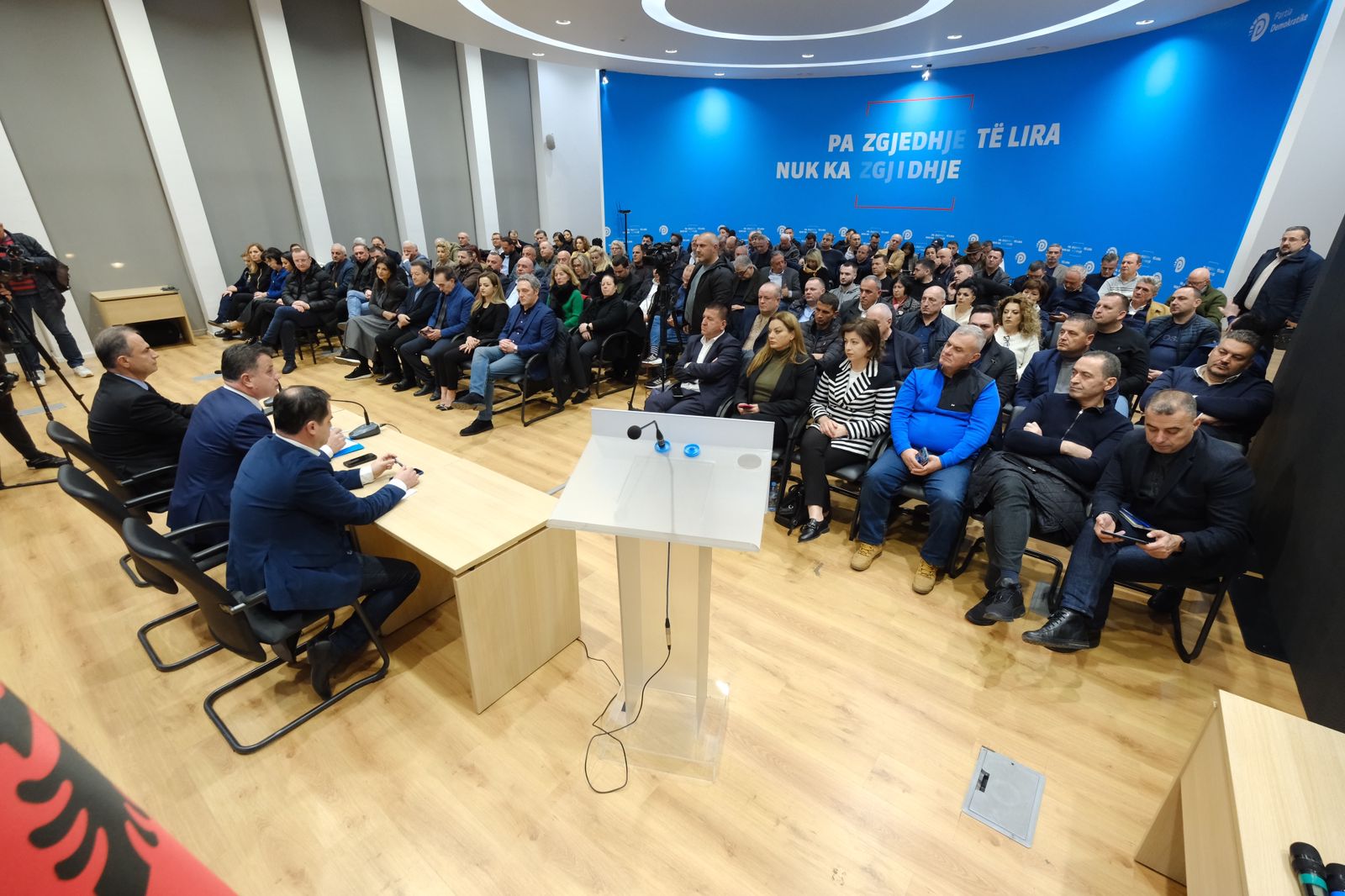 PD, protestë të hënën përpara Parlamentit. Mblidhet Këshilli Kombëtar