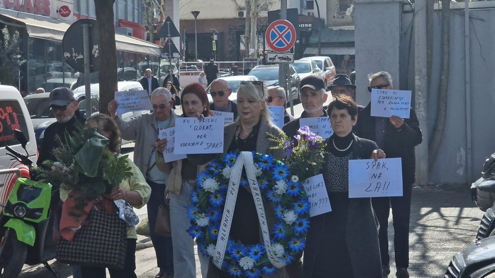 Aleanca për Teatrin, protestë me kurora tek SPAK