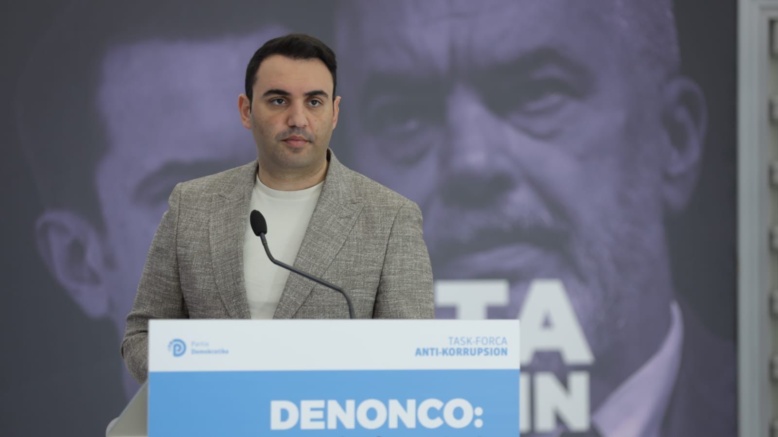 “Një vit pas padisë në SPAK, Veliaj shpërblen drejtorët me leje ndërtimi”