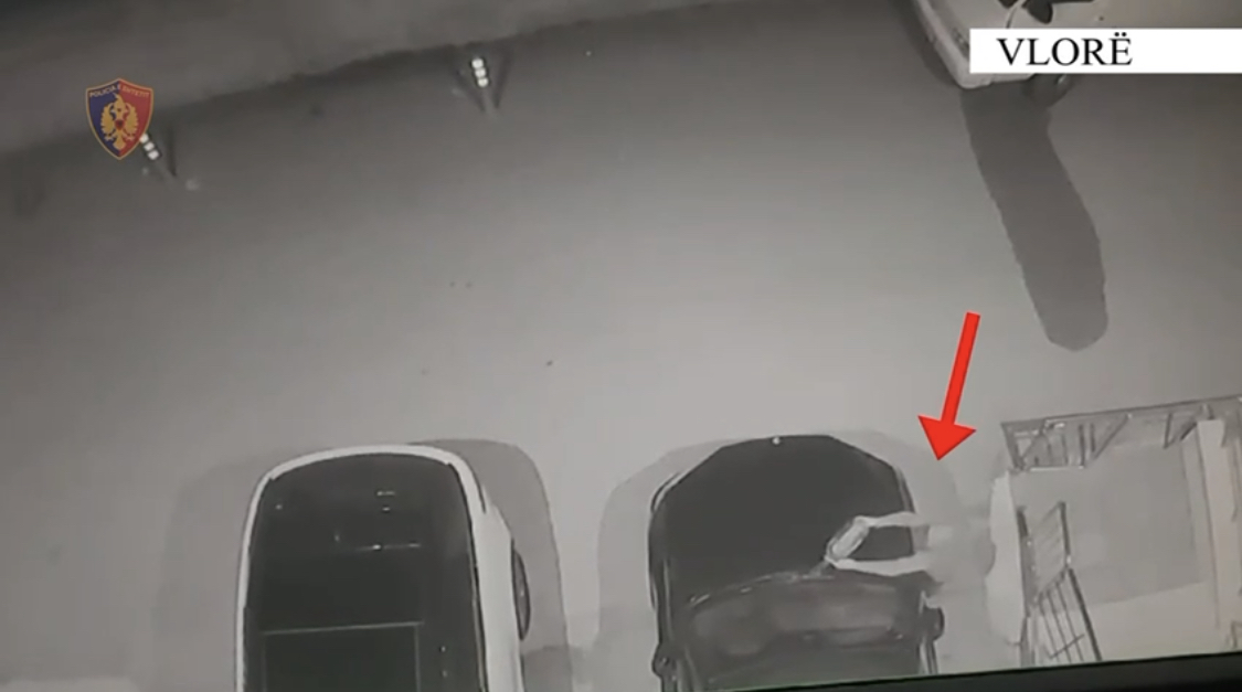 VIDEO/ Momenti i vënies së zjarrit makinës luksoze në Vlorë