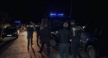 Atentati në Shkodër, makina e policit mori flakë nga 100 plumbat që ranë mbi të