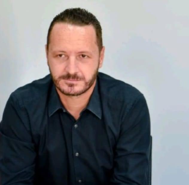 Berberi drejtor, biznes me kompaninë e vet për projektimin e kullave për karikimin e makinave elektrike në të gjithë vendin