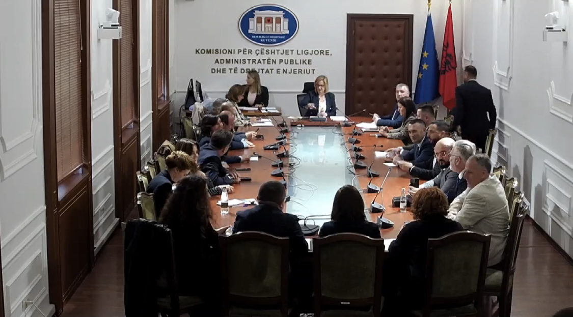 Rikthehet qetësia në Kuvend, Sula: Marrëveshja në Tiranë, tymi në Sazan