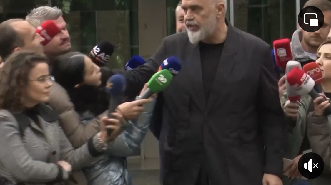 VIDEO/ Rama refuzon se dhunoi gazetaren, Berisha nxjerr videon