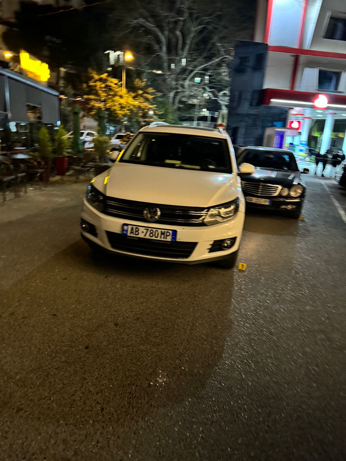 TIRANË/ Policia qëllon mbi trafikantin në Rrugën e Kavajës