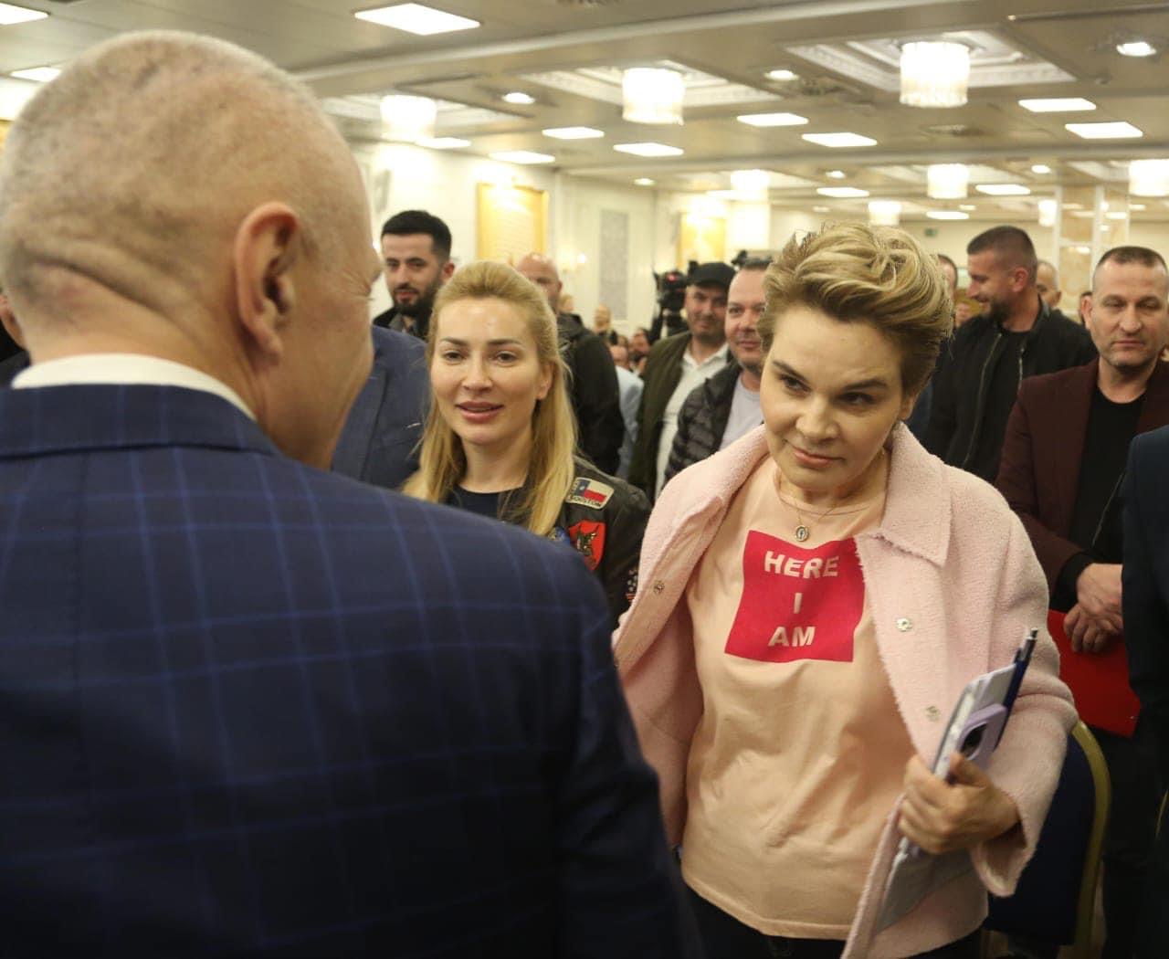 Kryemadhi, rezistencë largimit nga forumet drejtuese të PL. Meta: Më 27 prill ose unë, ose ti!