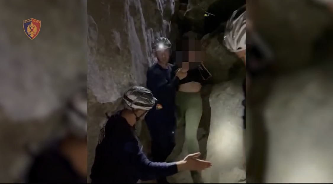 TIRANË/ Dy vajzat gjermane humbën orientimin tek ‘Syri i Ciklopit’