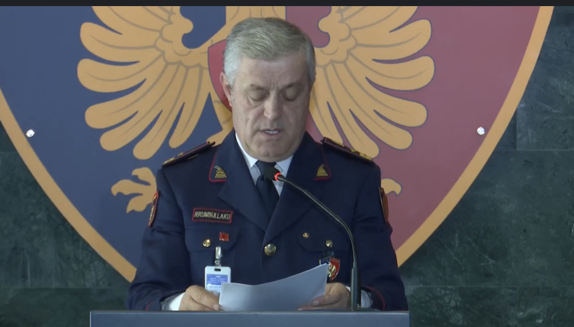 RRUMBULLAKU/ Trafiku i klandestinëve nga Bangladeshi, 26 persona të përfshirë, kapen 1 milionë euro cash