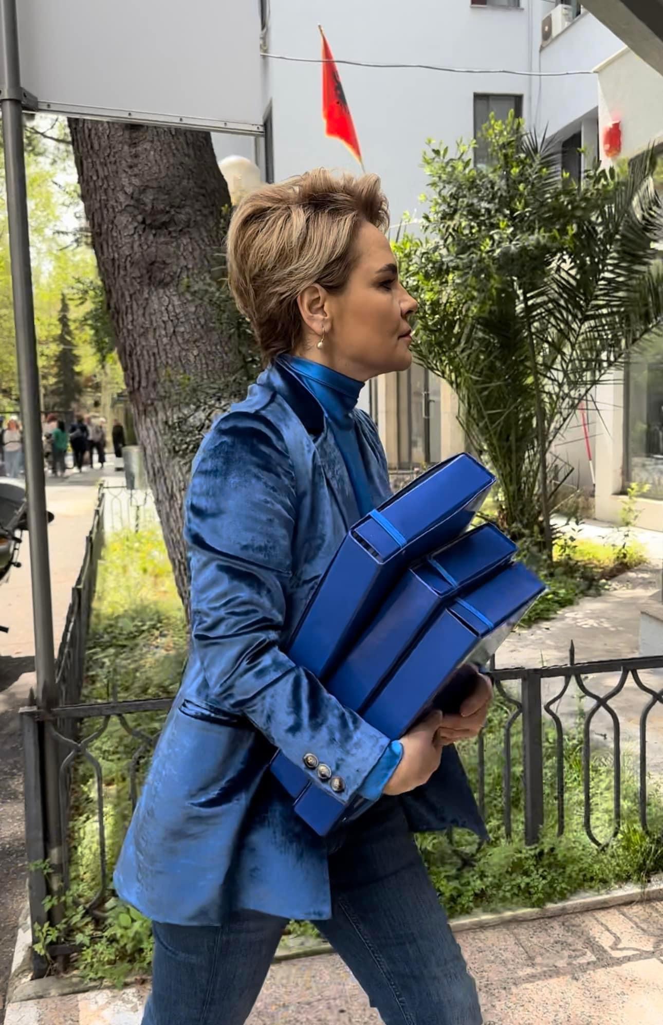 Kryemadhi, kritike me opozitën dhe të shoqin: Mos u shfokusoni nga inceneratorët