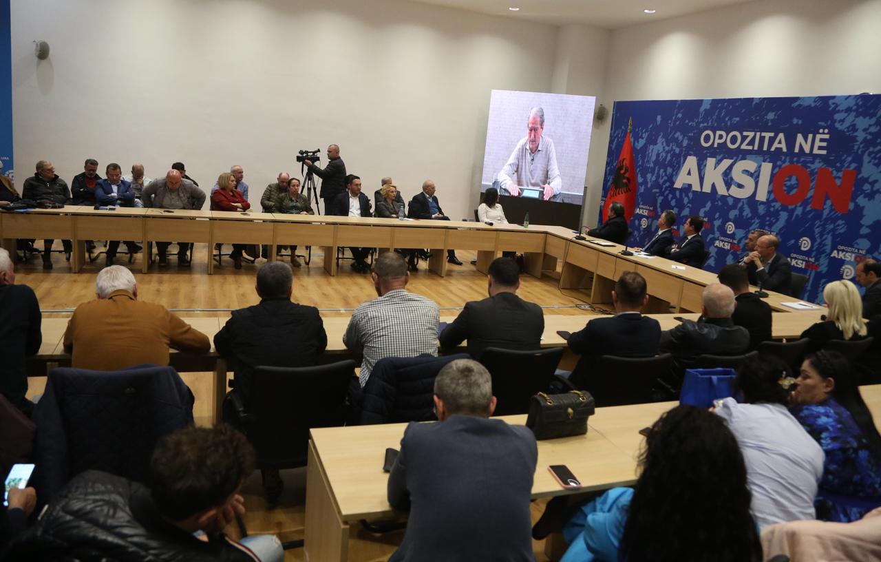 Berisha thirrje intelektualëve: Thoni fjalën tuaj, shqiptarët sot janë objekt i një agresioni mafioz, mediatik të paimagjinueshëm