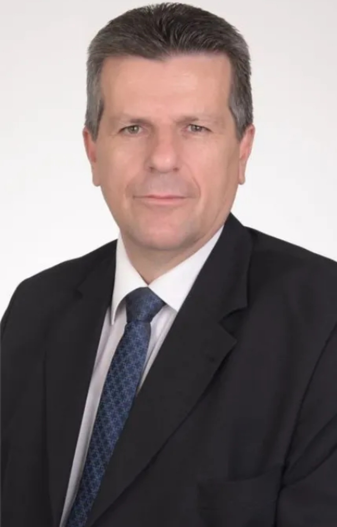 REFIK HASANI/ Pse duhet vetëm Kosova të formojë Asociacion të komunave të shumicës Serbe?