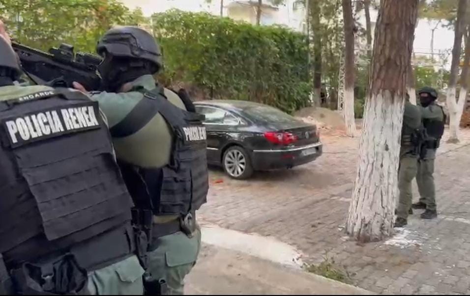 Aleks Marku i dënuar për vjedhje në Itali, gruaja me 2 urdhra mbrojtjeje