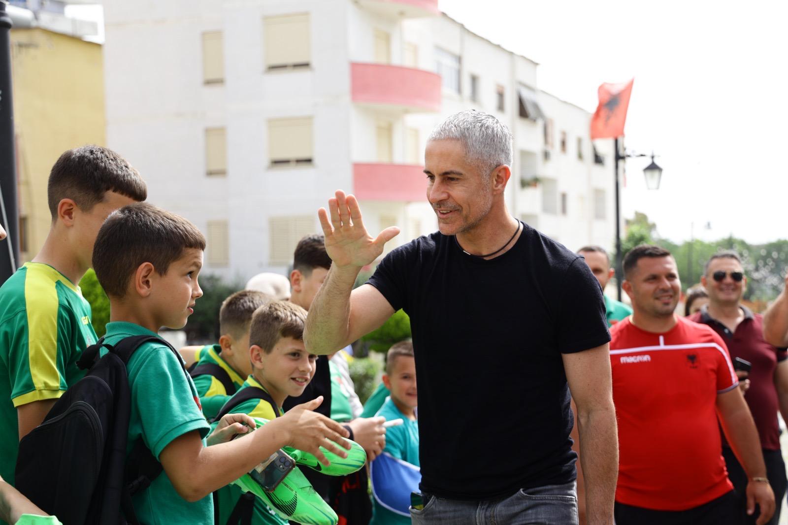 Silvinjo betohet si shtetas shqiptar në Lushnjë