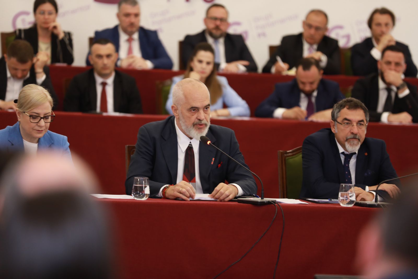 A është Veliaj ai që Rama urdhëron të përbuzet!