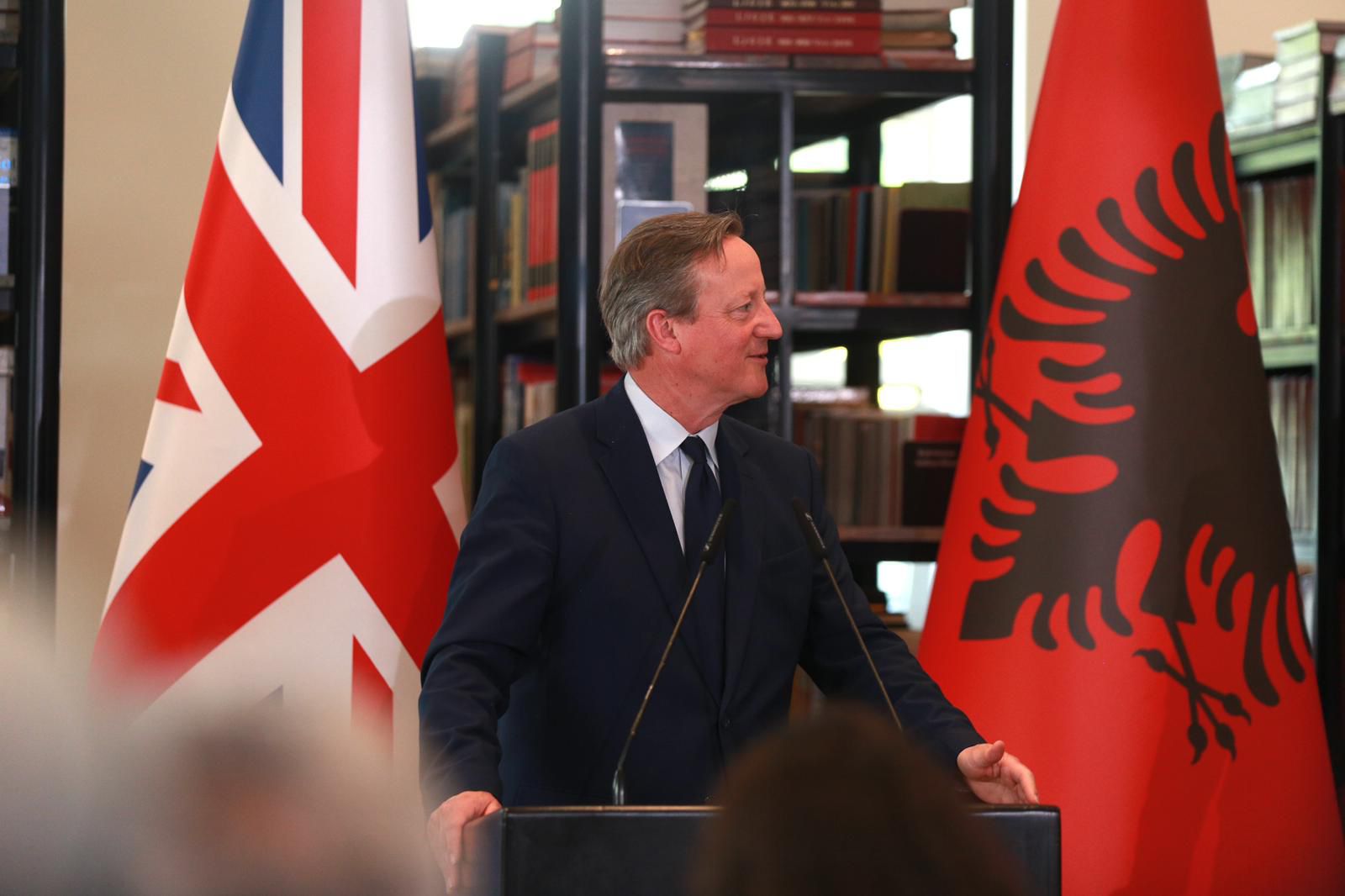 Cameron premton përfshirjen e Britanisë në financimin e hekurudhës Durrës-Prishtinë