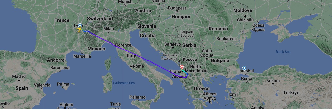 Avioni i linjës Lion Stamboll bën ulje të detyruar në Rinas, mësohet arsyeja