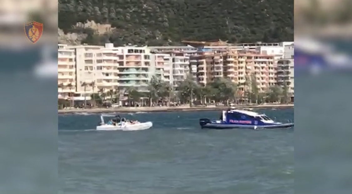 VLORË/ Në skafin pirat 11 turistë të huaj, difekt në mes të detit