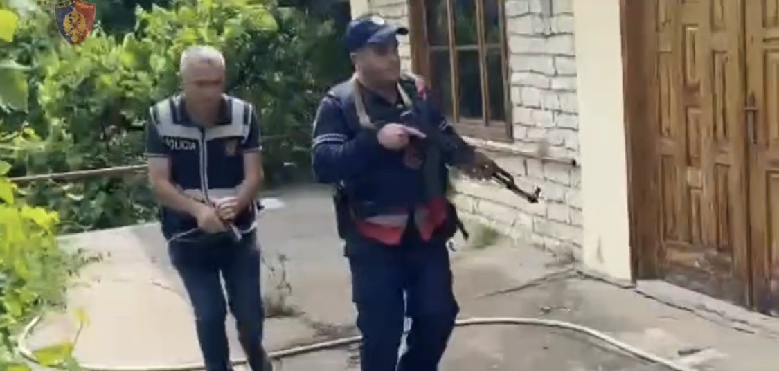 TEPELENË/ Zbulohet shtëpia e barit, serë në katin e parë të shtëpisë