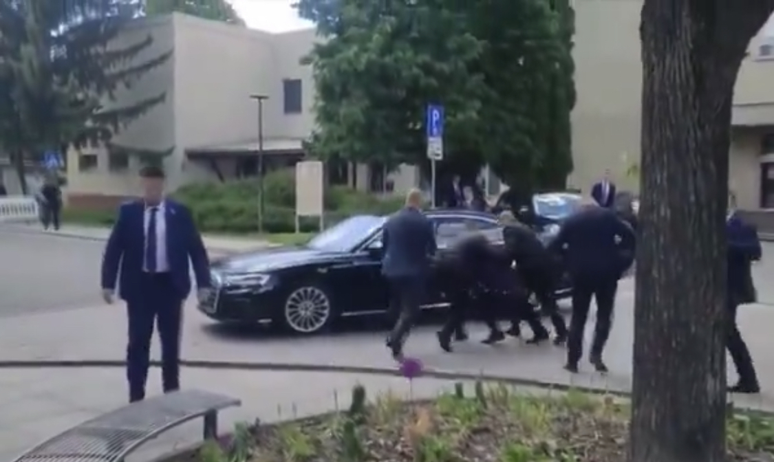 VIDEO/ Momenti i atentatit ndaj kryeministrit, tani po transportohet me helikopter