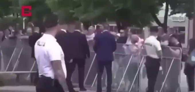 Kryeministri sllovak u qëllua nga një poet sllovak