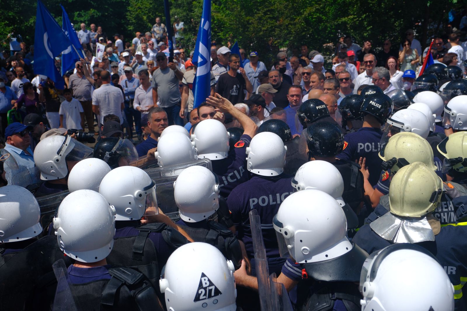 Protesta e 14 para bashkisë së Tiranës: Veliaj të ikë me pranga
