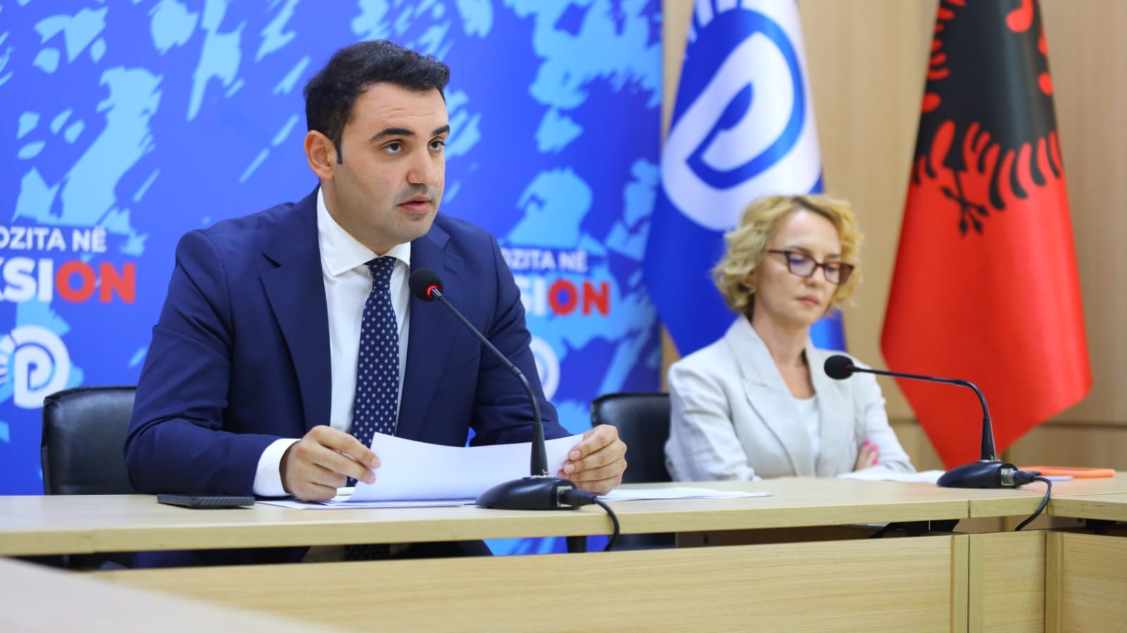 Skandali i tarifës së transportit të plehrave në Tiranë. Në total paguhet 3 herë më shumë se llogaritë e IFC