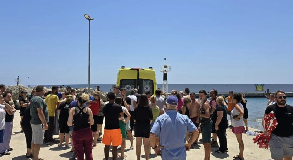 Mbytet 7 vjeçari shqiptar në Kretë, i iku fshehtas të ëmës e hyri më det