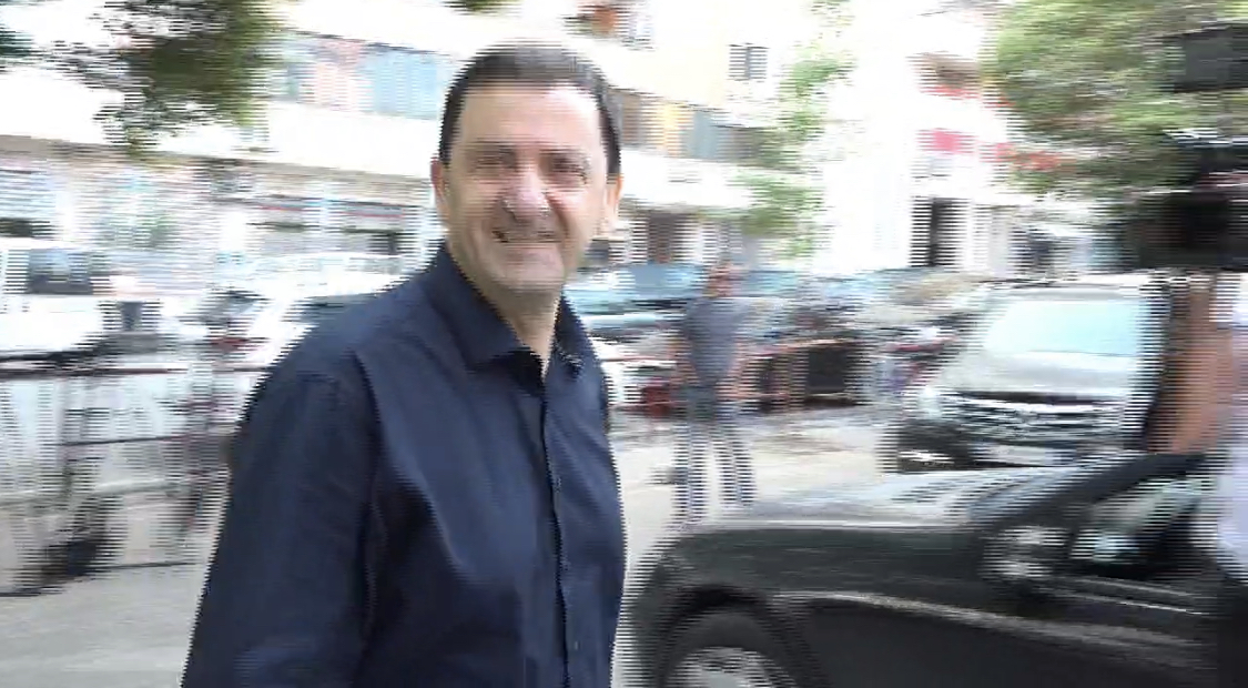 VIDEO/ Vangjel Tavo paraqitet në SPAK, prefekti i Vlorës është i qeshur