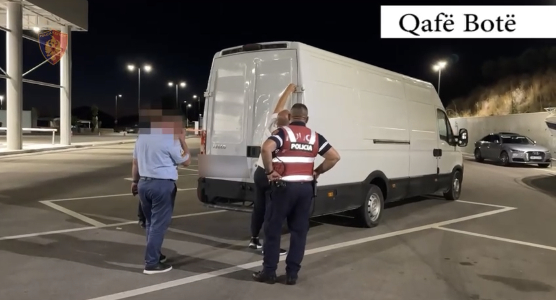 Kamionë dhe trailer me mallra kontrabandë në Qafë Botë, në pranga doganierët