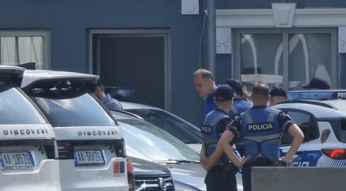 VIDEO/ Momenti i arrestimit të ish ministrit Illir Beqaj