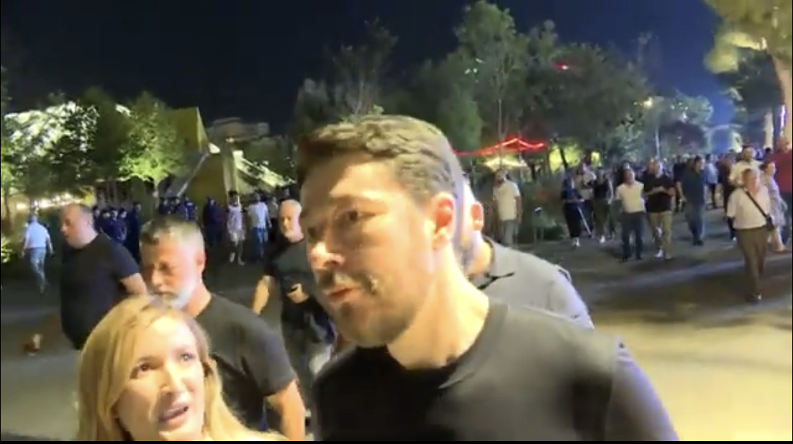 Shkelzen Berisha në protestë, tregon takimet me të atin në arrest shtëpie