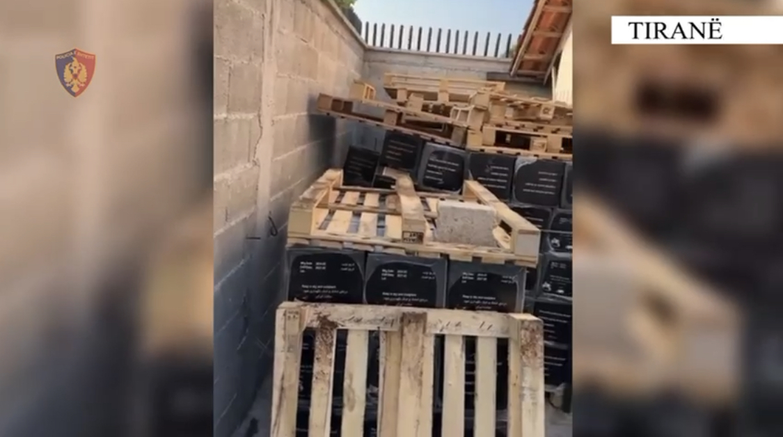 Sekuestrohen 7 ton kafe kontrabandë, 1 në pranga, 4 në kërkim