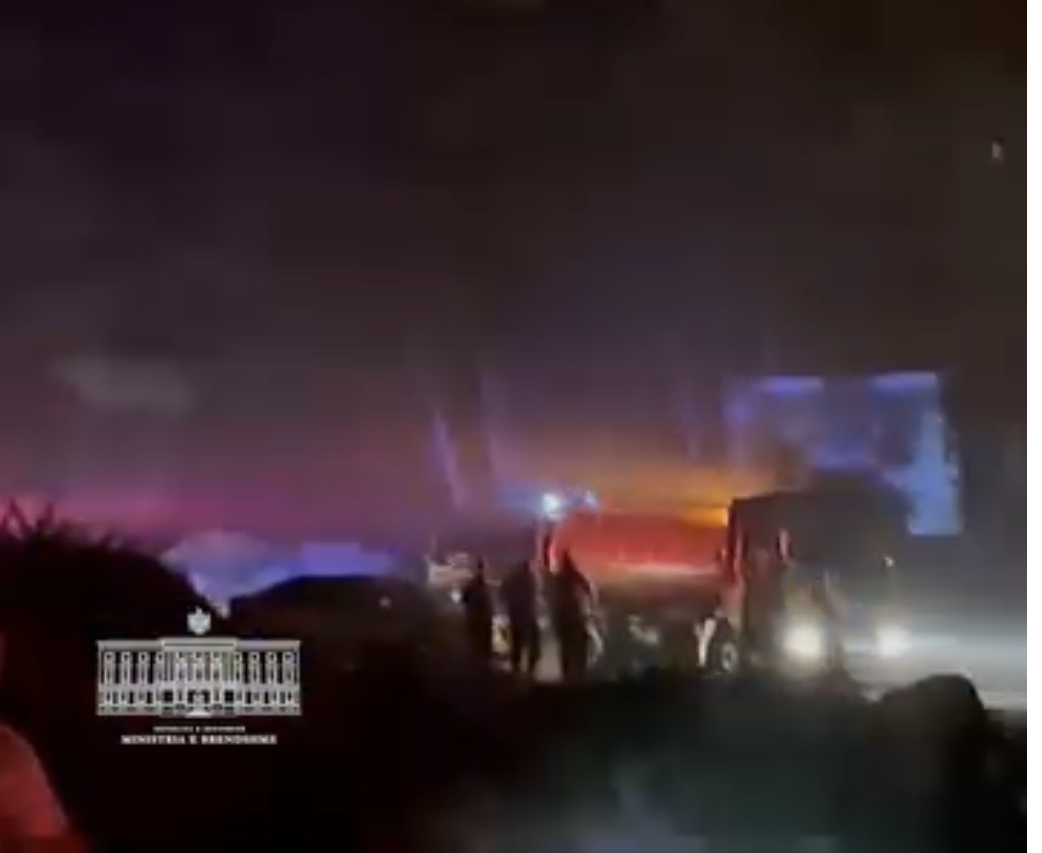 Zjarret në Shëngjin, mijëra banorë më ankth teksa shohin pronat në flakë. Apeli i deputetit