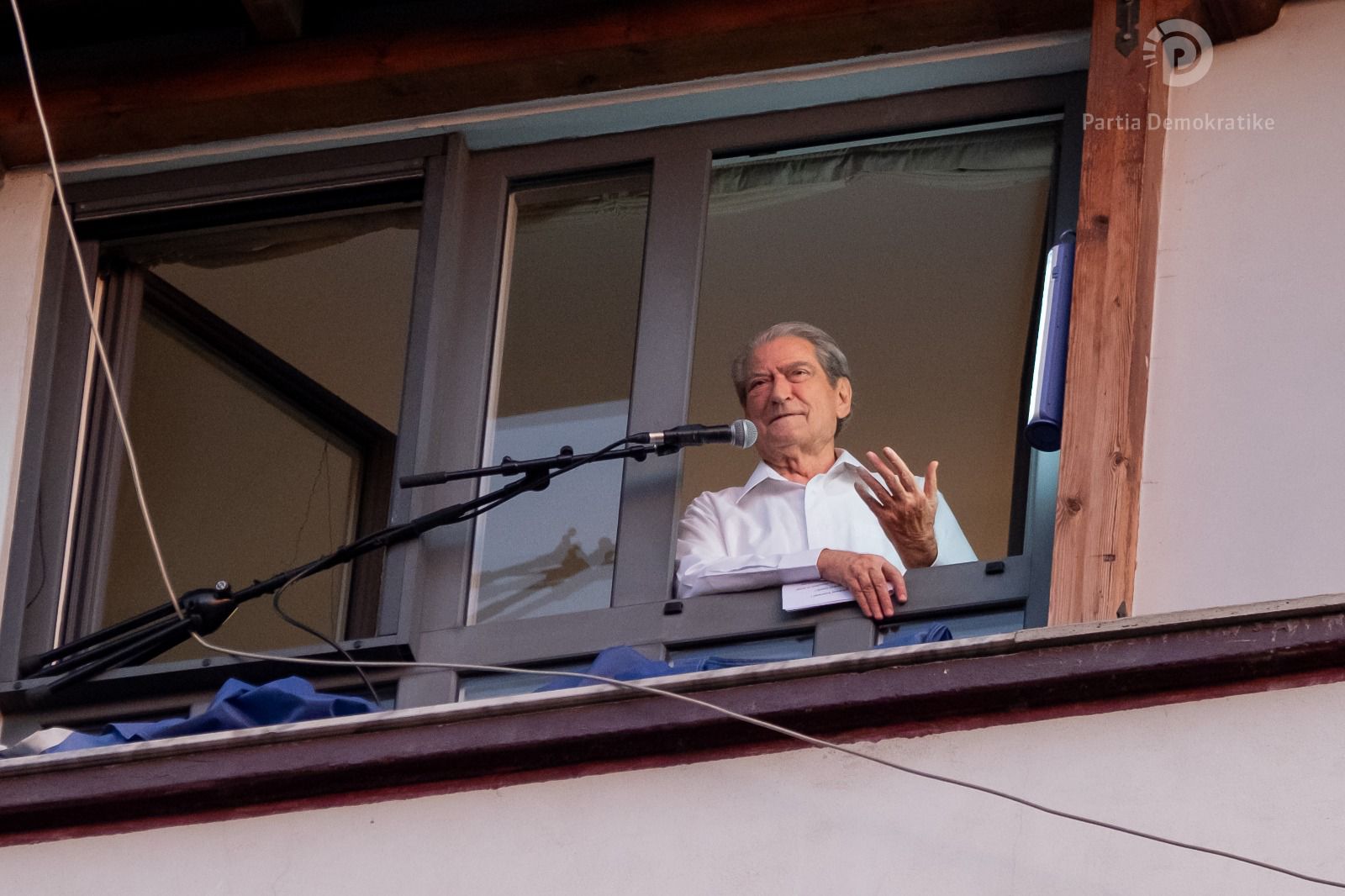 Berisha: U bëj thirrje qytetarëve nga Fushë Kruja në Vermosh t’i fshijnë nga faqja e dheut të gjitha vendpagesat për kalimin në rrugë