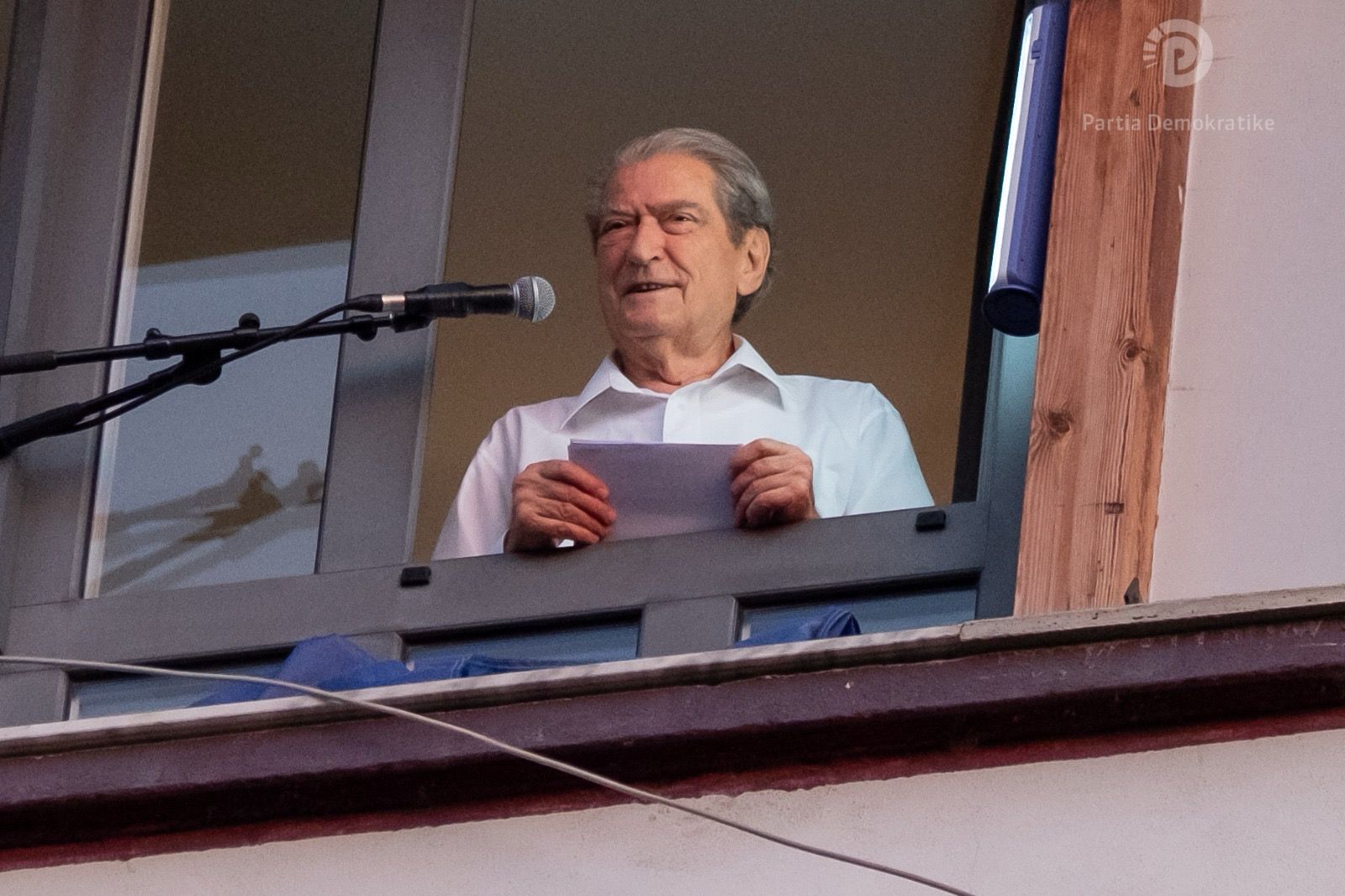 “Edhe Vilma Nushi e ‘check up’, përfituese te 224 mijë metrat në Gjipe si kushërirë e Ramës. Po çfarë bëri ish/kunata në QSUT”