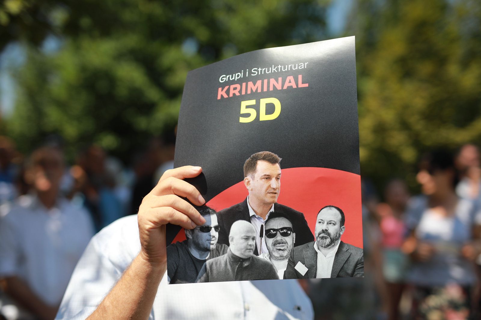 Protesta para bashkisë së Tiranës: Në rrimë, ju rrini, ata na vjedhin!