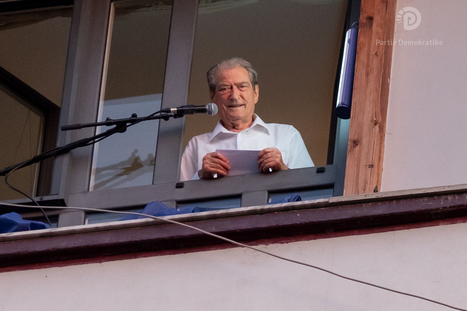 Kodet e mbetjeve toksike i ndërroi dogana. Berisha akuza të drejtëpërdrejtë për Gazhelin