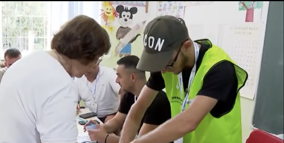 ORA 16.00/ Rritje e numrit të votuesve në Himarë, shifra deri tani më e lartë se në 2023